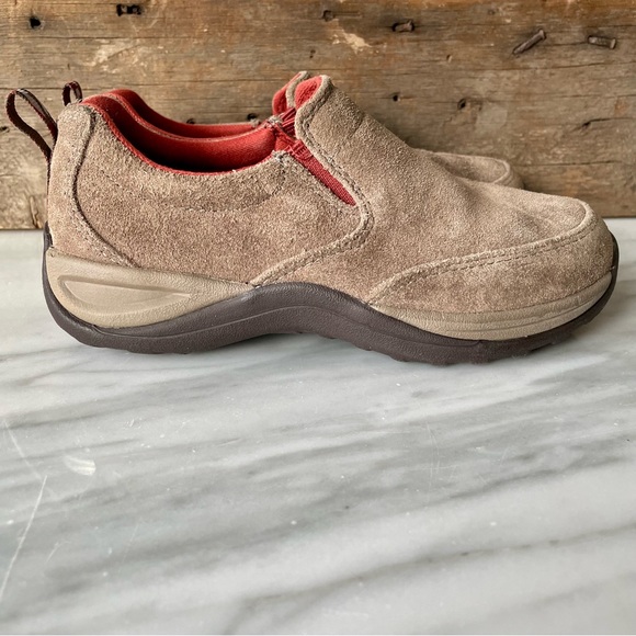 L.L.Bean• Kid’s Size 1•Tan Suede Uppers•Easy Slip-On Styling•Traction Grip Sole - Picture 1 of 9